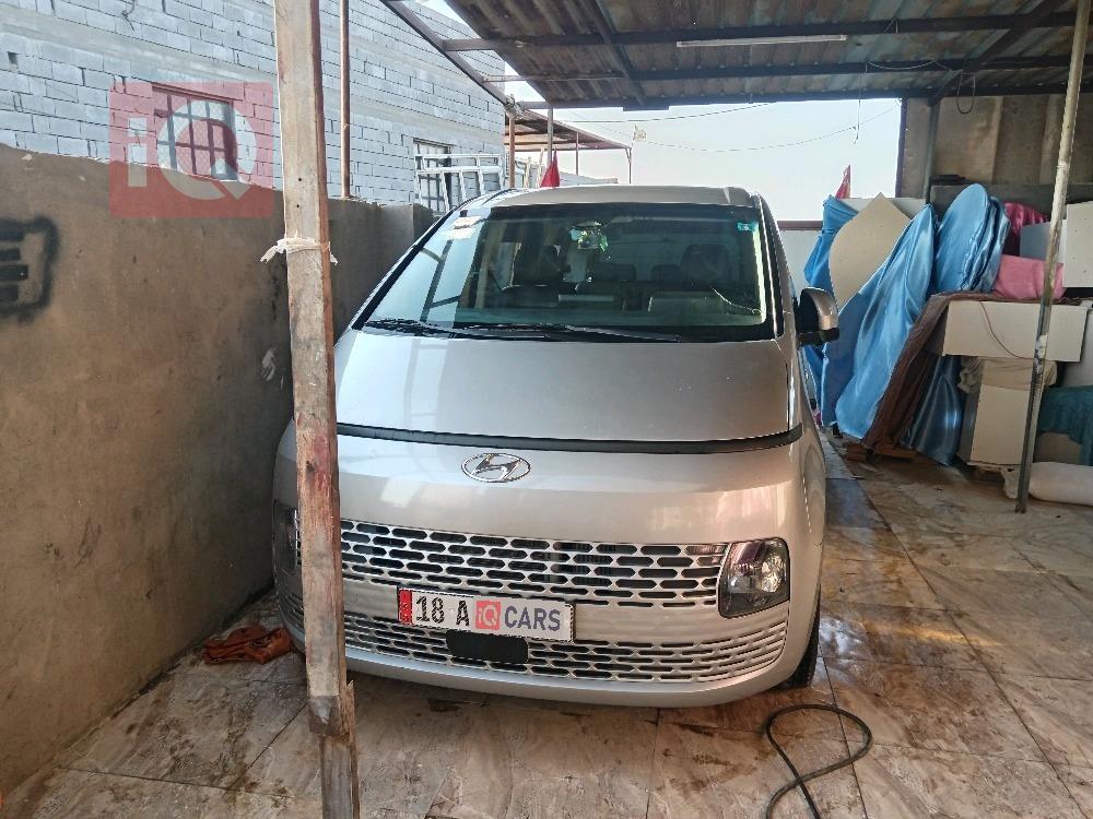 هیوندای ستاریا
